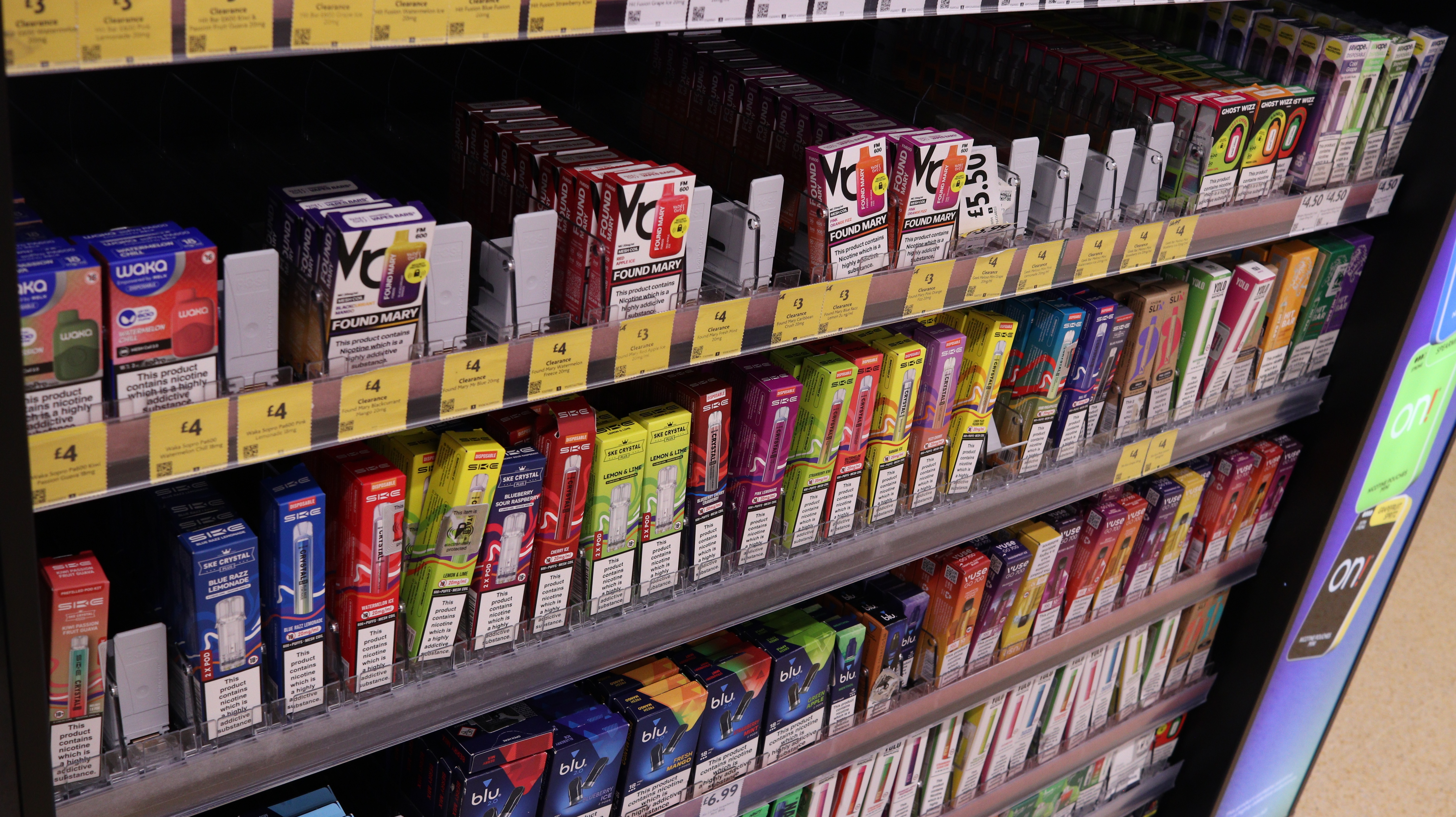 Survey: Illicit Vape Demand Surging in UK Shops