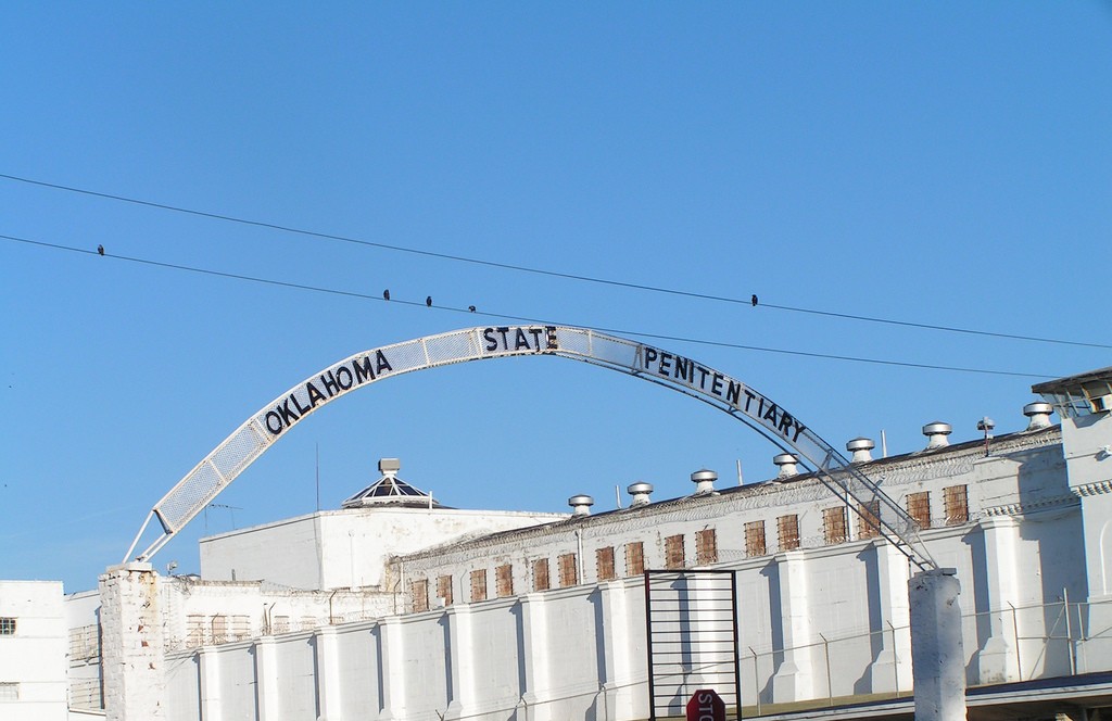 Oklahoma to Allow Vapes, Pouches in Prisons