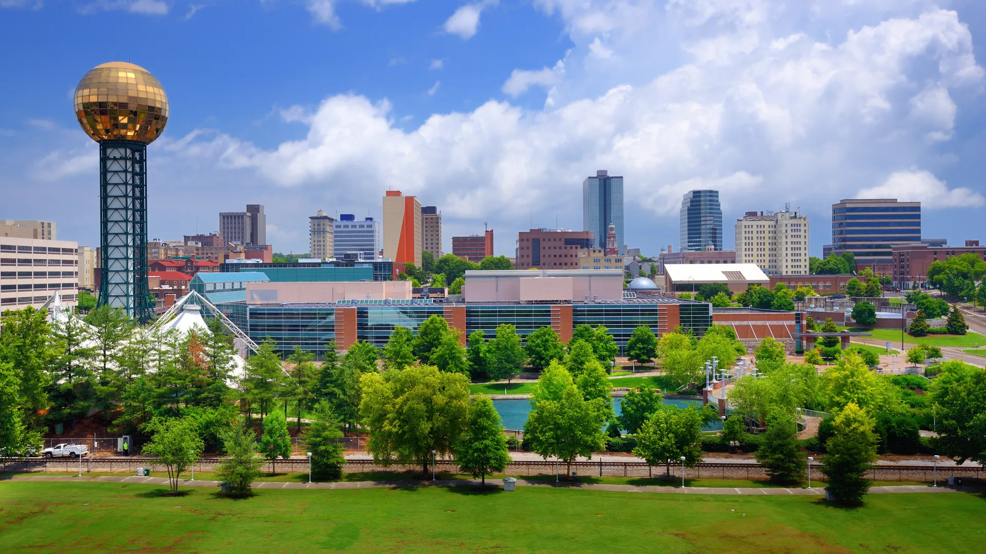 Knoxville Votes to Ban Smoking, Vaping in Bars