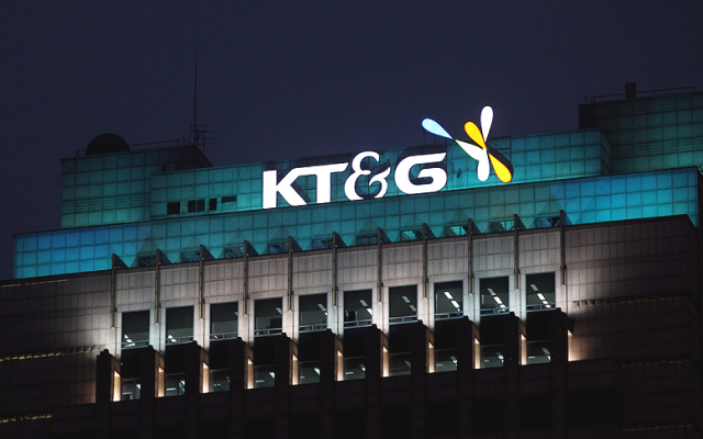 KT&G Climbs as Korean Tech Stocks Tumble